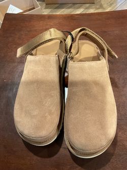 Uggs Tan Suede Clogs with Adjustable Strap Women’s 8.5