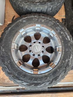 Moto Metal MO955, 20x10, 8-lug with 3 tires
