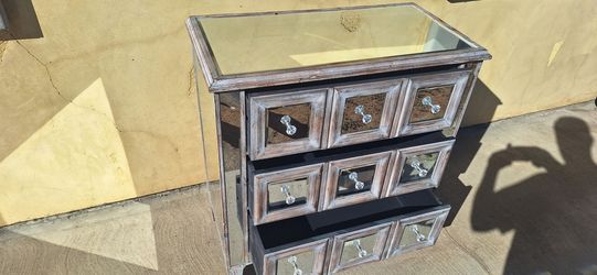 Room  lady's cabinet