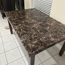 Dining table (Make An offer)