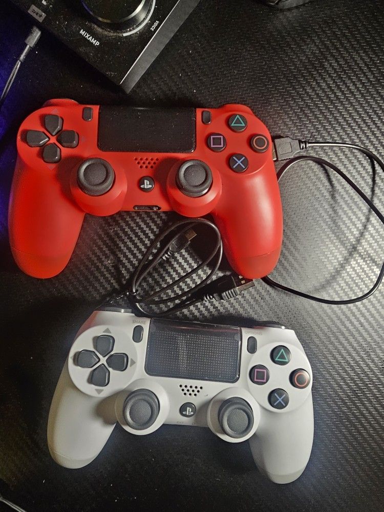 PS4 Dualshock 4 Controllers