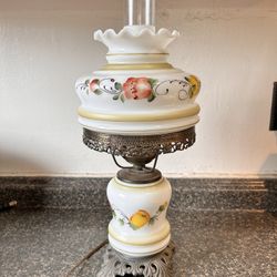 Vintage-  Romantic Gone With The Win lamp