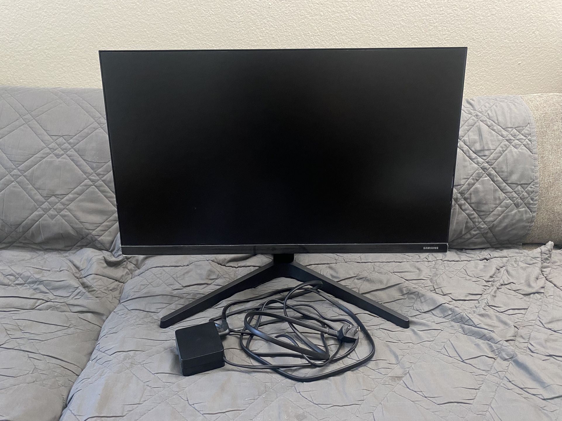 Computer Monitor - Model F24T350FHN
