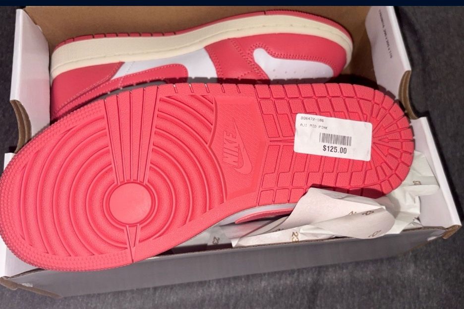 WMNS Air Jordan 1 Mids 