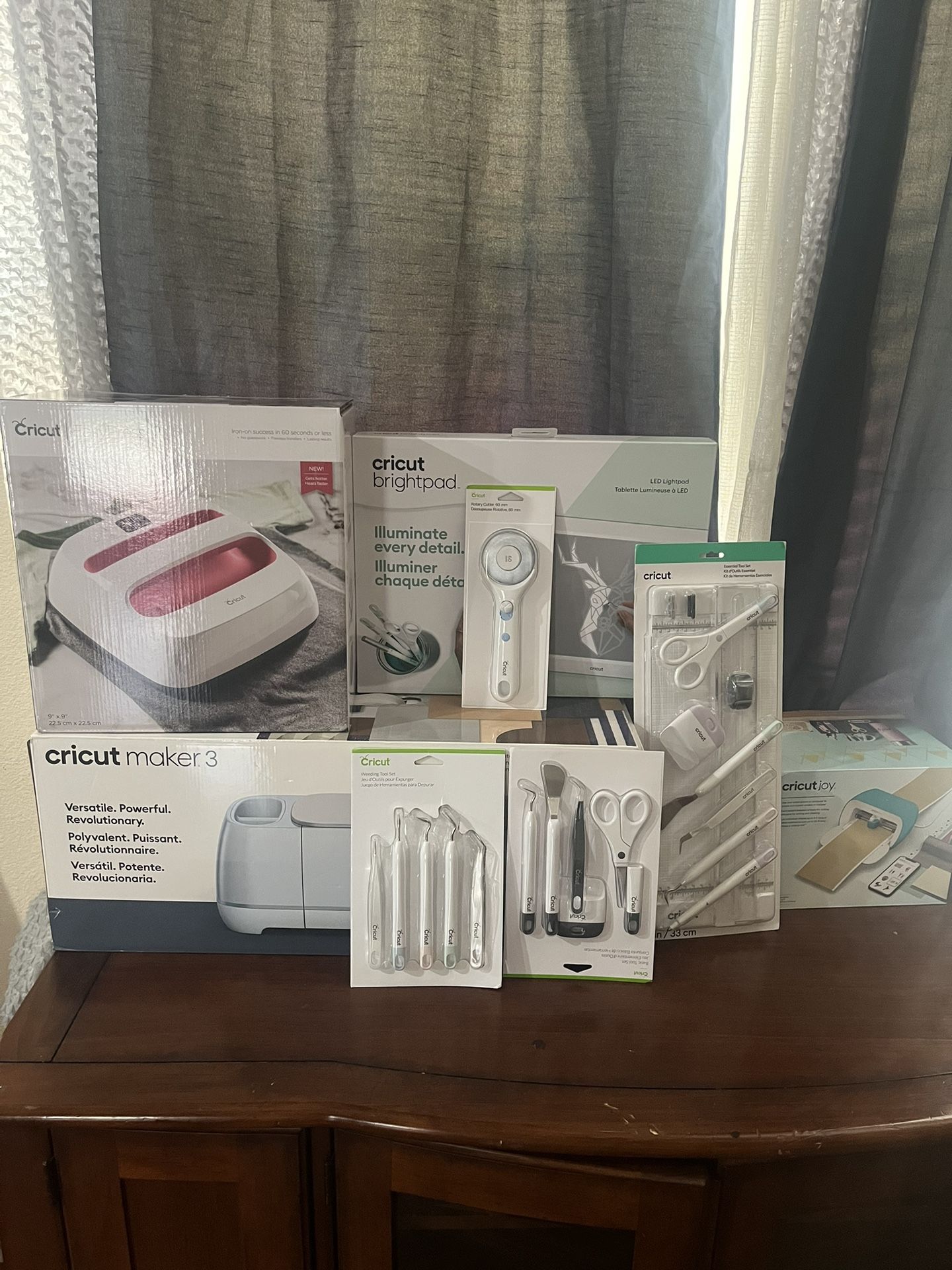 Cricut Machine And Accessories