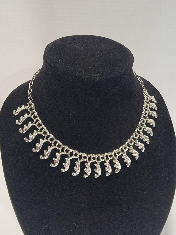 Vintage Sarah Coventry Silver Tone Leaf Necklace ~ 17 Inches Long