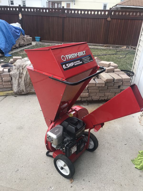 Wood chipper and shredder for Sale in Chicago, IL - OfferUp