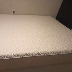 King tempurpedic memory foam mattress and box spring