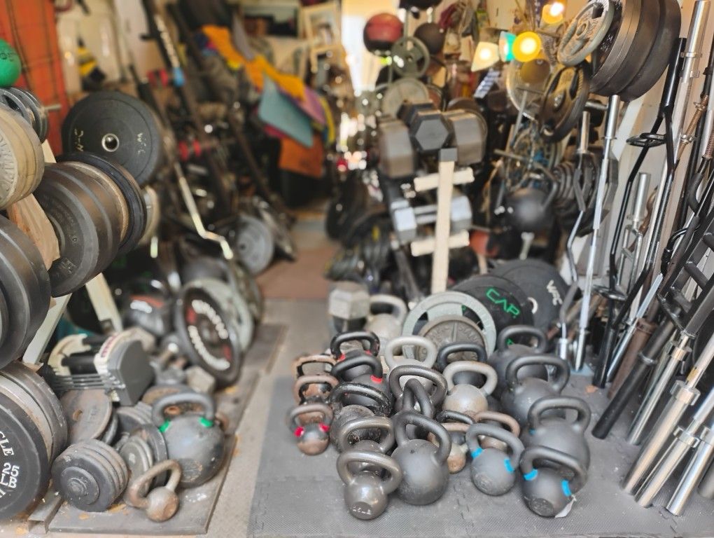 SELLING  : OLYMPIC  & STANDARD SIZE PLATES/RUBBER  & STEEL DUMBBELLS /  BUMPER PLATE   &  5 FOOT/ 7 FOOT  BARBELL  BARS / EZ CURL  BARS  & KETTLEBELLS