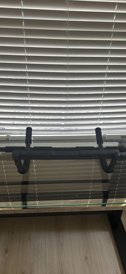 Multi-Grip Doorway Pull-Up Bar