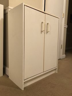 White 2-door 2-shelf cabinet - good condition