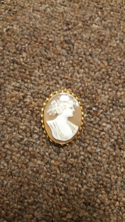 10k Yellow Gold Cameo Pin