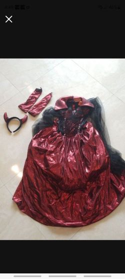 Vampire Girls Costume. 