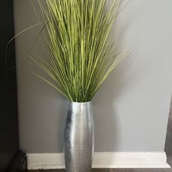 Decorative Vases/Fake Plants
