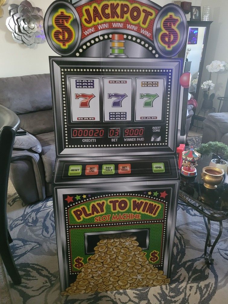 SLOT MACHINE CARDBOARD
