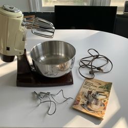 Yellow Sunbeam Deluxe Mixmaster Mixer 12 Speed