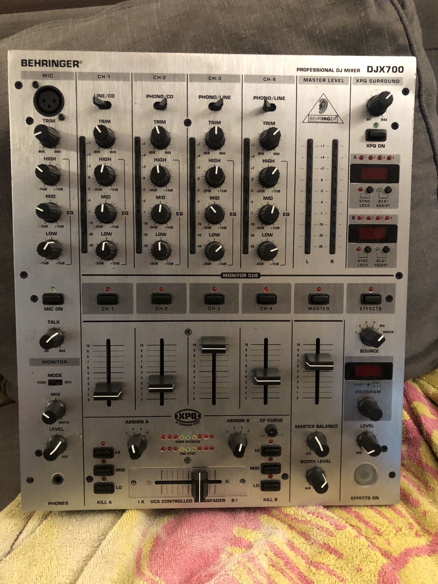 Behringer DJX 700
