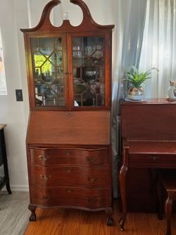 Northwestern Cabinet Co. Colonial Revival Mahogany Cabinet