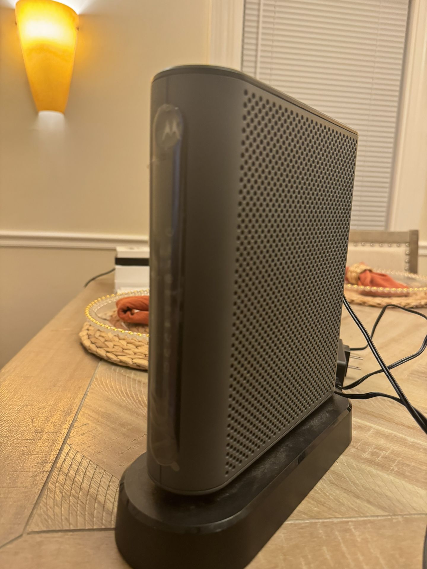 Motorola MT7711 24X8 Cable Modem/Router with Two Phone Ports, DOCSIS 3.0 Modem, and AC1900 Dual Band WiFi Gigabit Router, for Comcast XFINITY Internet