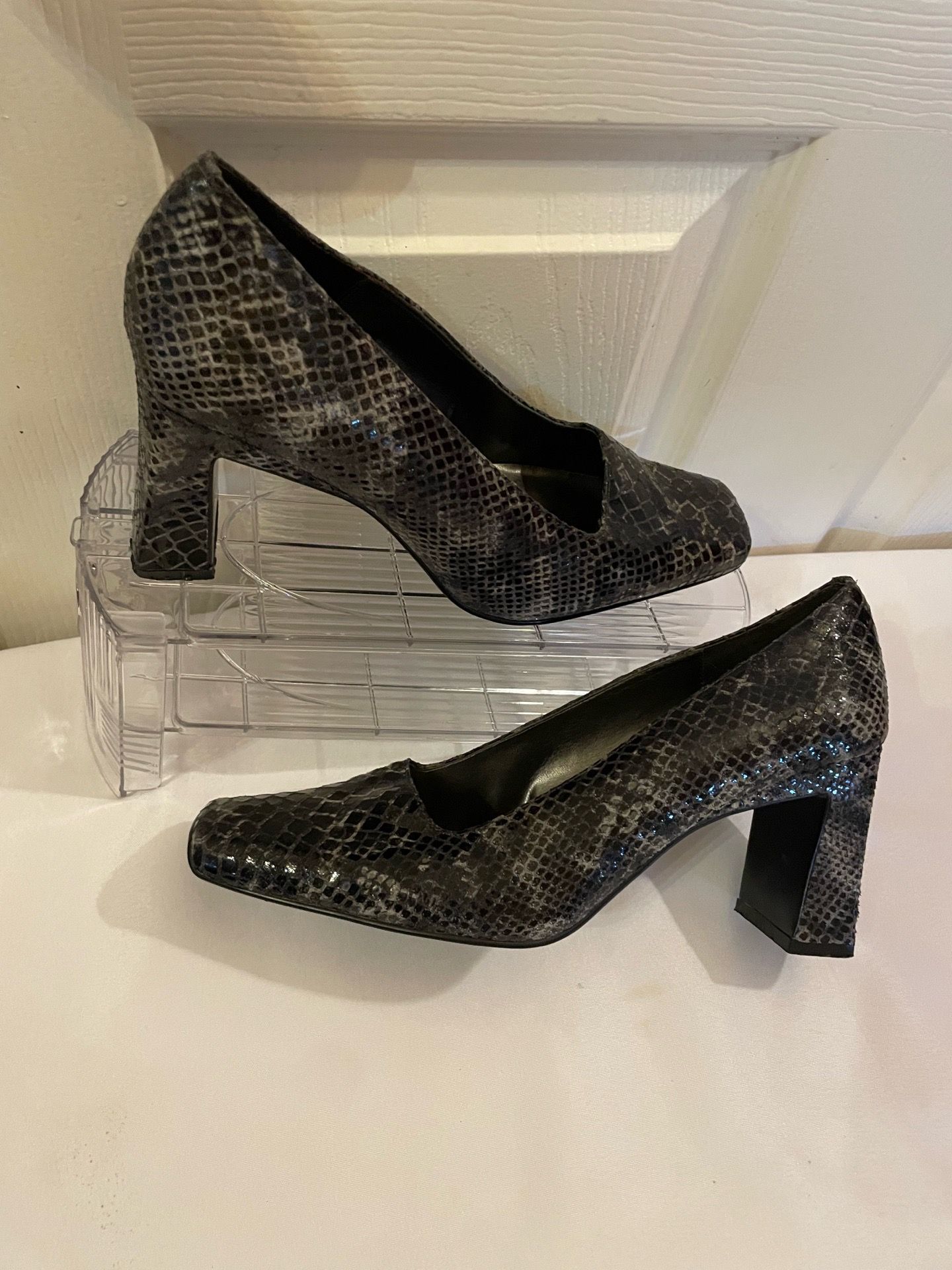 Beautiful vintage Ann Marino faux snakeskin Leather heels with a square toe