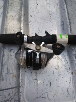 Zebco 733 Hawg fishing reel and 6'6 rhino glowtip pole Med action