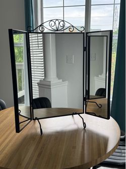Trifold mirror