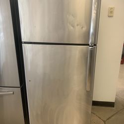 GE 28”top Freezer Fridge Stainless Working Perfectly 4 Month Warranty .