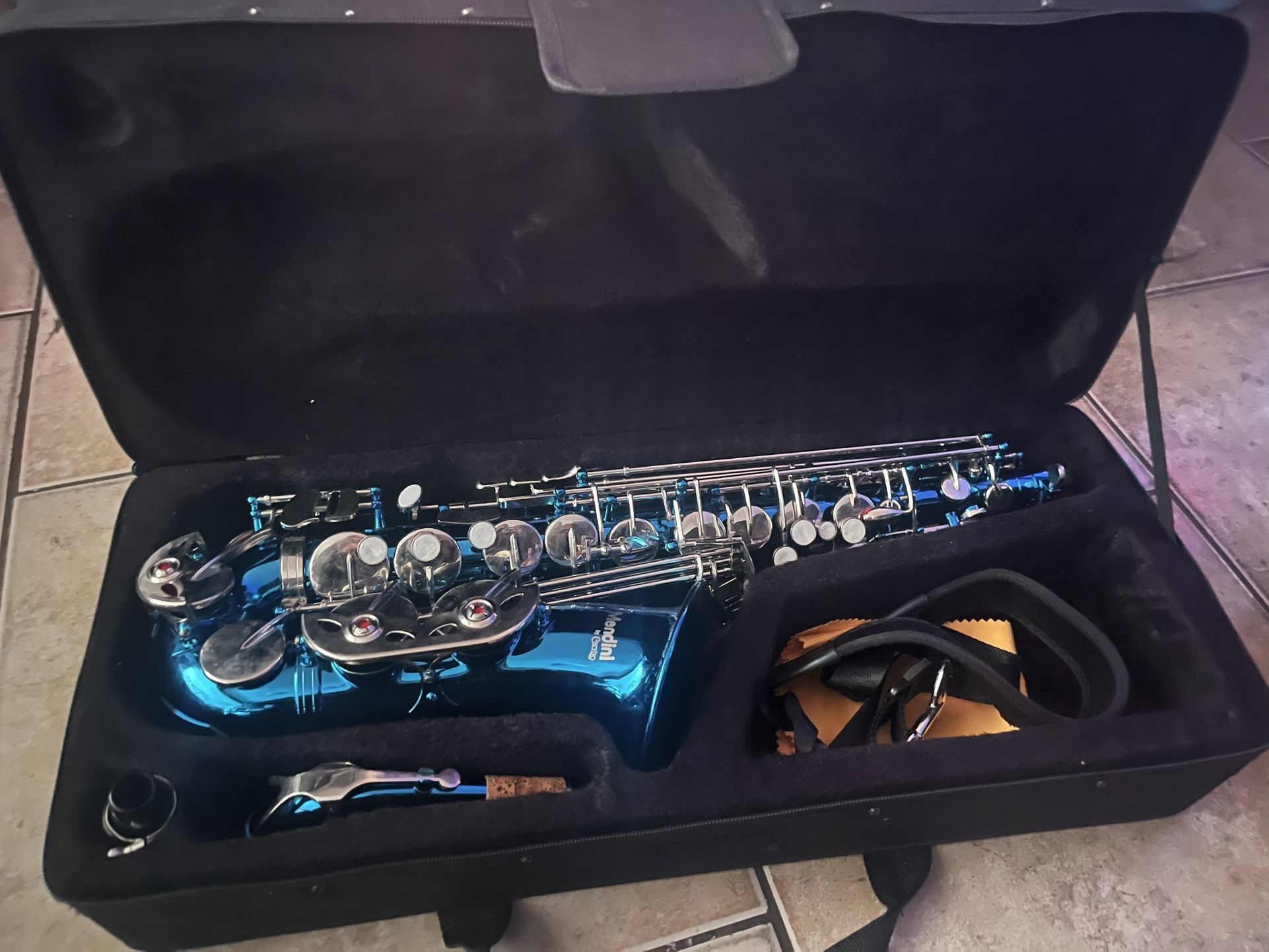 Mendini By Cecilio Eb Alto Saxophone 