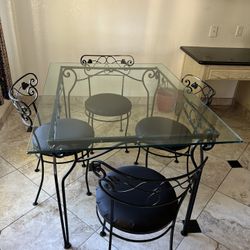 Dining Table w/4 Chairs