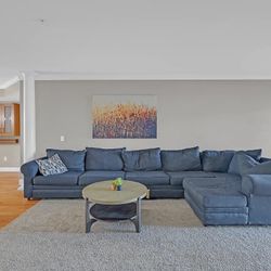 $400 Or Best offer….Bob’s Juno sectional couch 142” 4 piece - Denim Color