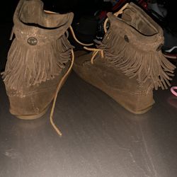 Size 10 Moccasins    Leather Minnetonka 