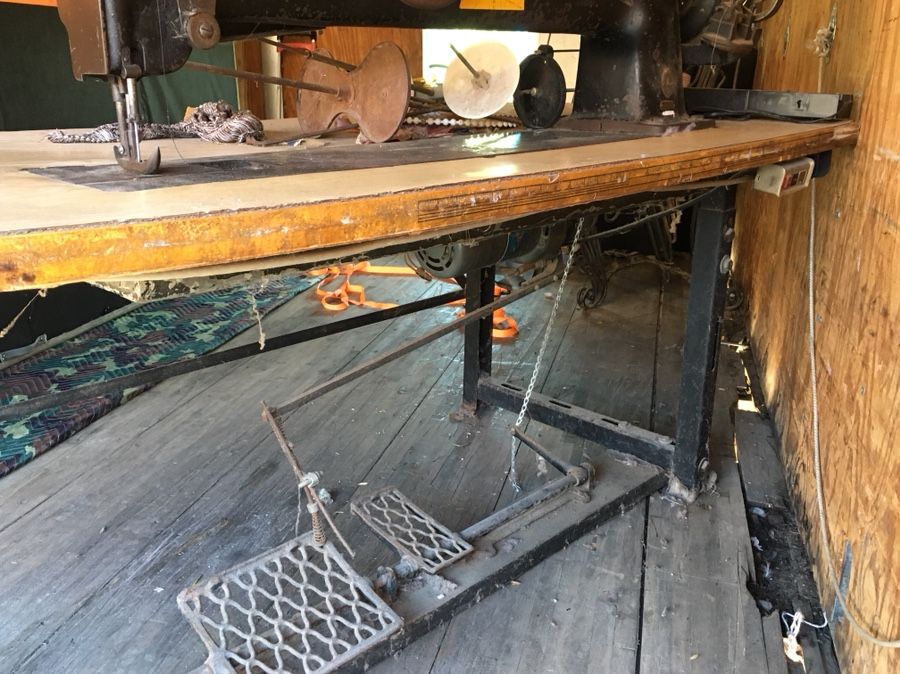 Singer 144W302 heavy duty long arm sewing machine for Sale in Mission