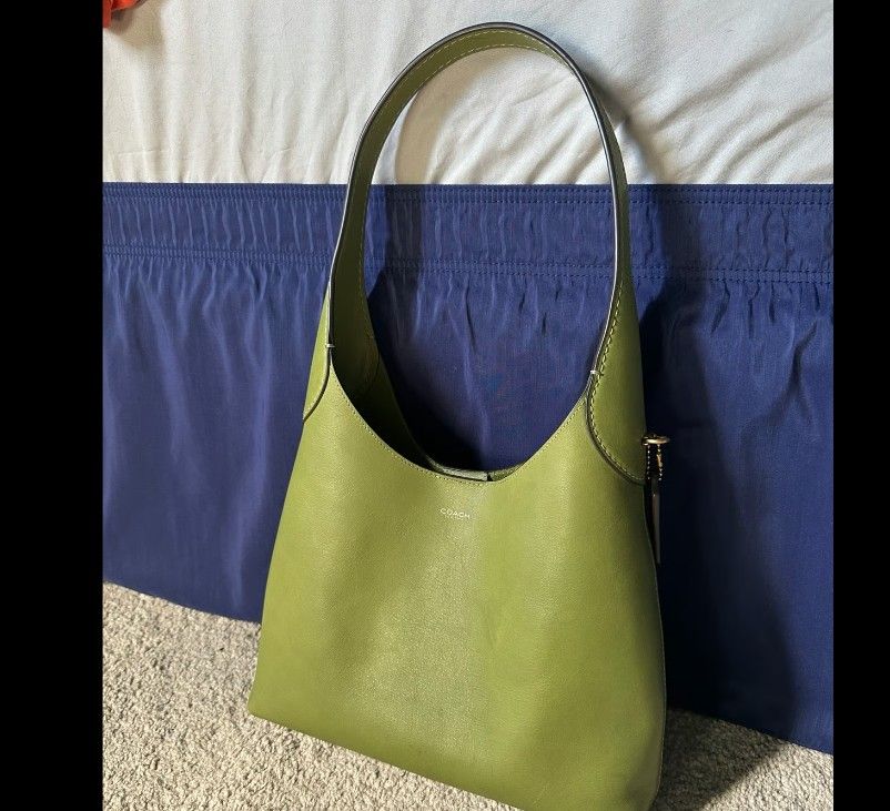 Coach Brooklyn 23 in Dark Lime