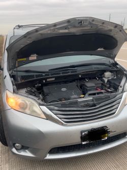 Clean 2011 Toyota Sienna XLE