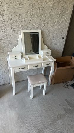 Lightup Makeup Vanity Table and stool