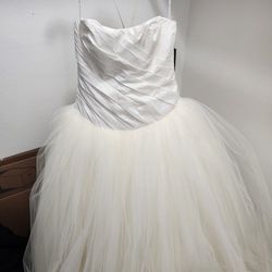 Wedding Dress (NEVER WORN)