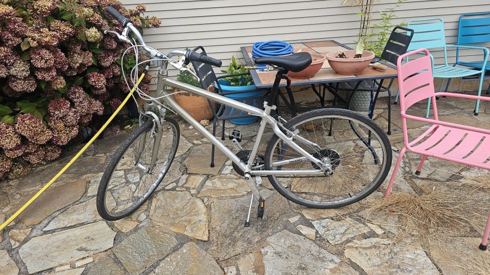 Mens Giant Cypress 21 Speed Bike