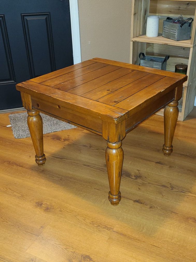 Solid Oak coffee/end table.