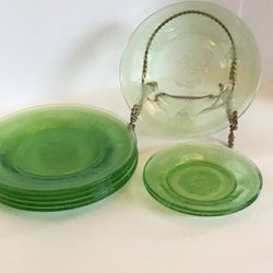 8 Green Depression Plates 6 Large 2 Small Original Vintage Art Glass