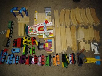 Thomas the Train lotThomas & Friends Train Wooden Railway 54 tracks Tank Hatt St Crossing Signal Light & Sound and Thomas
