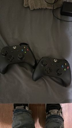 3 Xbox controllers