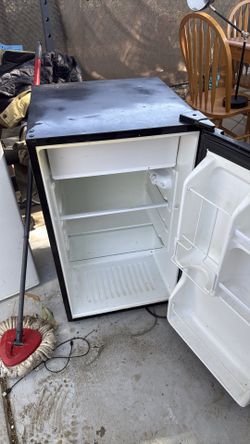 Refrigerator l