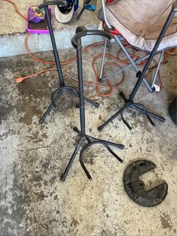 2 guitar stands