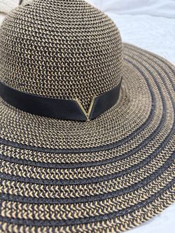Vince Camuto Wide Brim Straw Sun Hat Tan Black Band Gold V Logo One Size Floppy