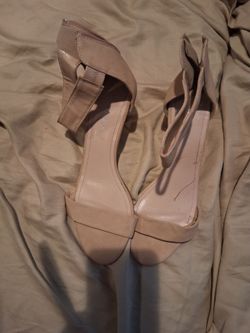 Ladies heels in beige