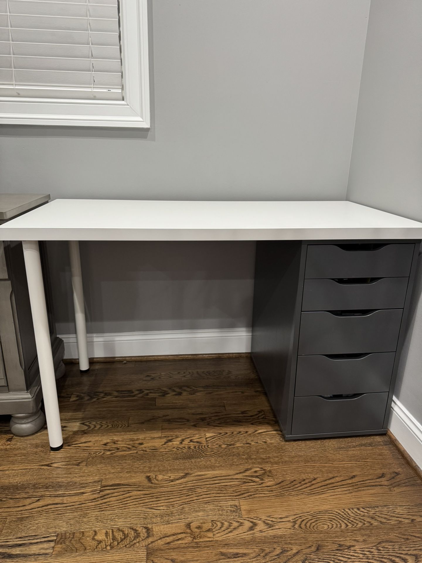ikea alex drawers with White Table Top Excellent Condition