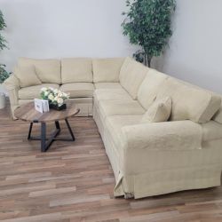 DELIVERY AVAILABLE Ethan Allen Sectional Couch
