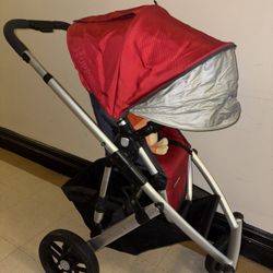 UPPAbaby Vista Stroller. GIVE IT TO ME AS A GIFT IN  February 2025 EXCELLENT condition. This full-size stroller converts from a single to a double, ac