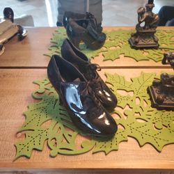 Black Patient Shoes 8.50 ..bout 3in.heel