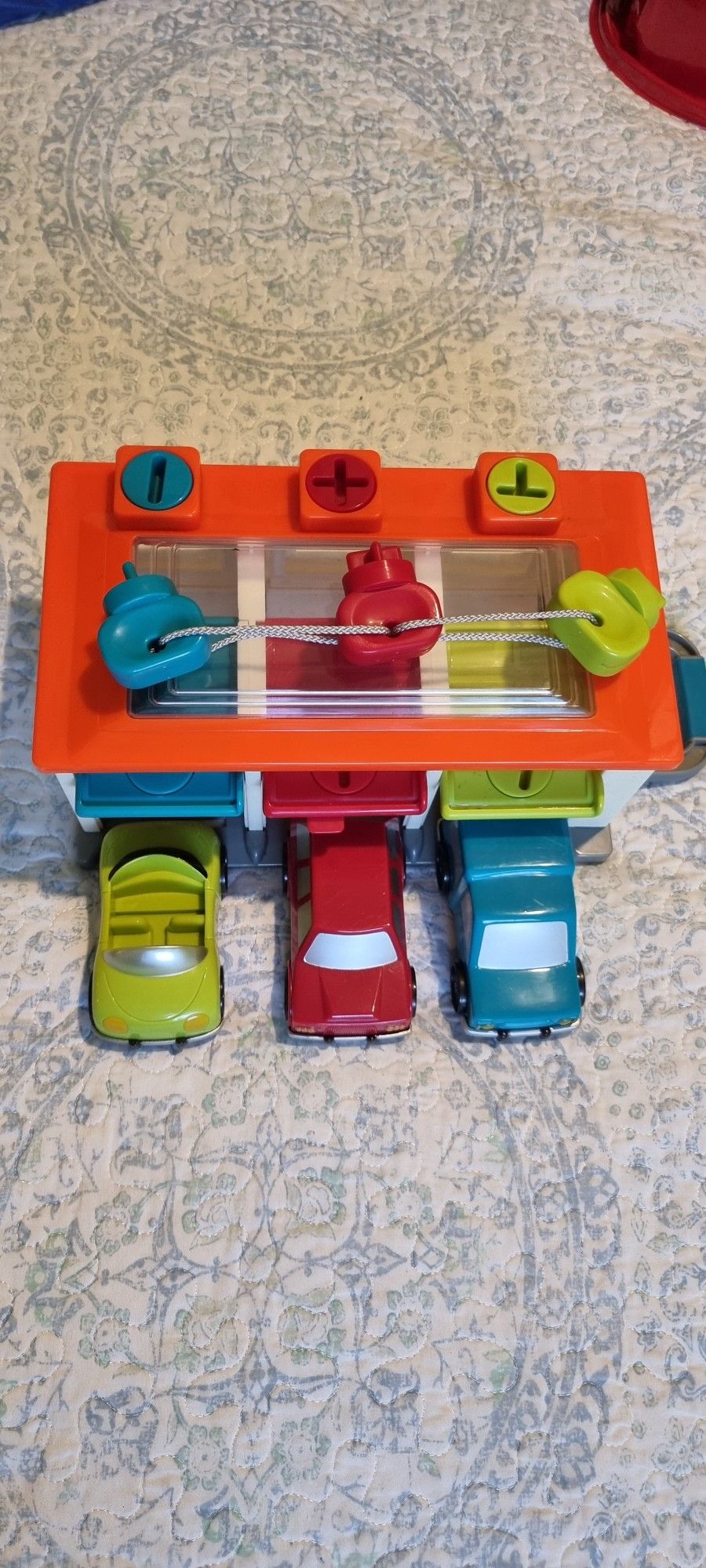 Battat 3-Car Garage Toy Playset with Keys Vehicle Playsets 6.38in, Toddler and Preschool and Toys